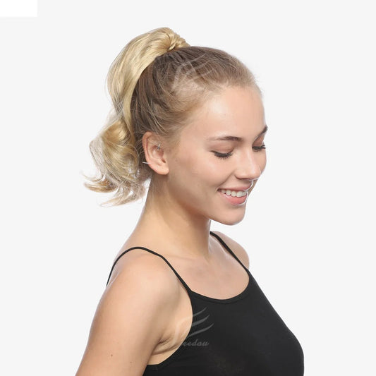 Coada par Blond cenusiu, ondulata, cu cleste