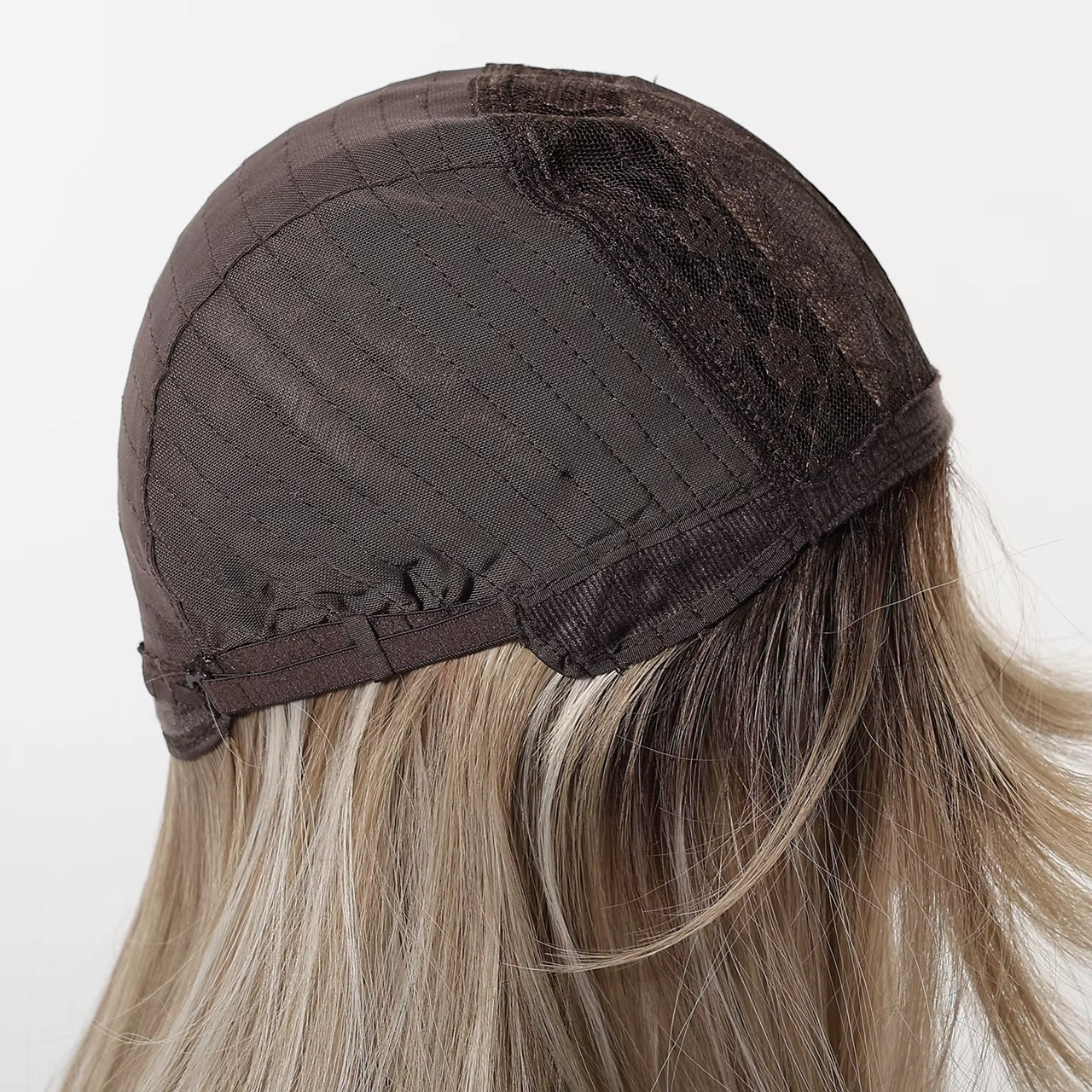 Peruca Blond Nisipiu suvitat, par mediu drept, cu breton, 40 cm