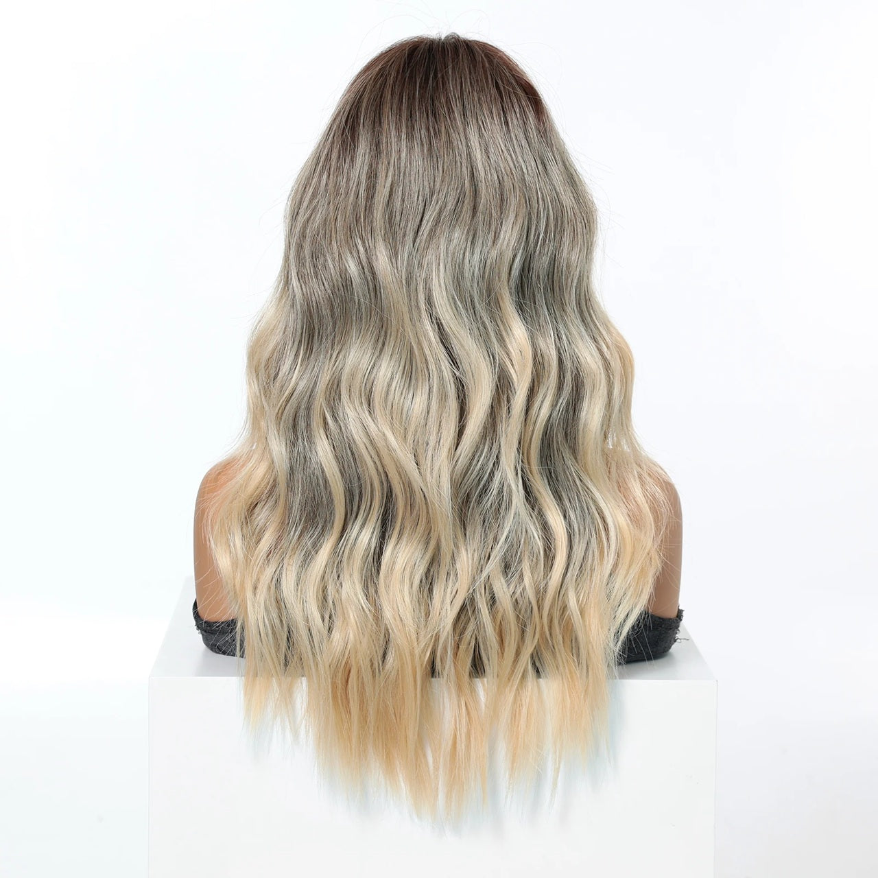 Peruca Blond cu Gri, par lung ondulat, cu breton, 50 cm