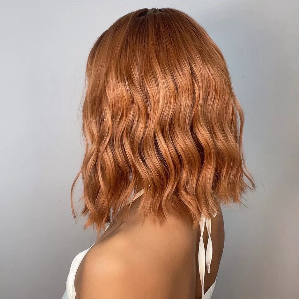 Peruca bob BLOND ARAMIU, par ondulat, cu breton, 36 cm
