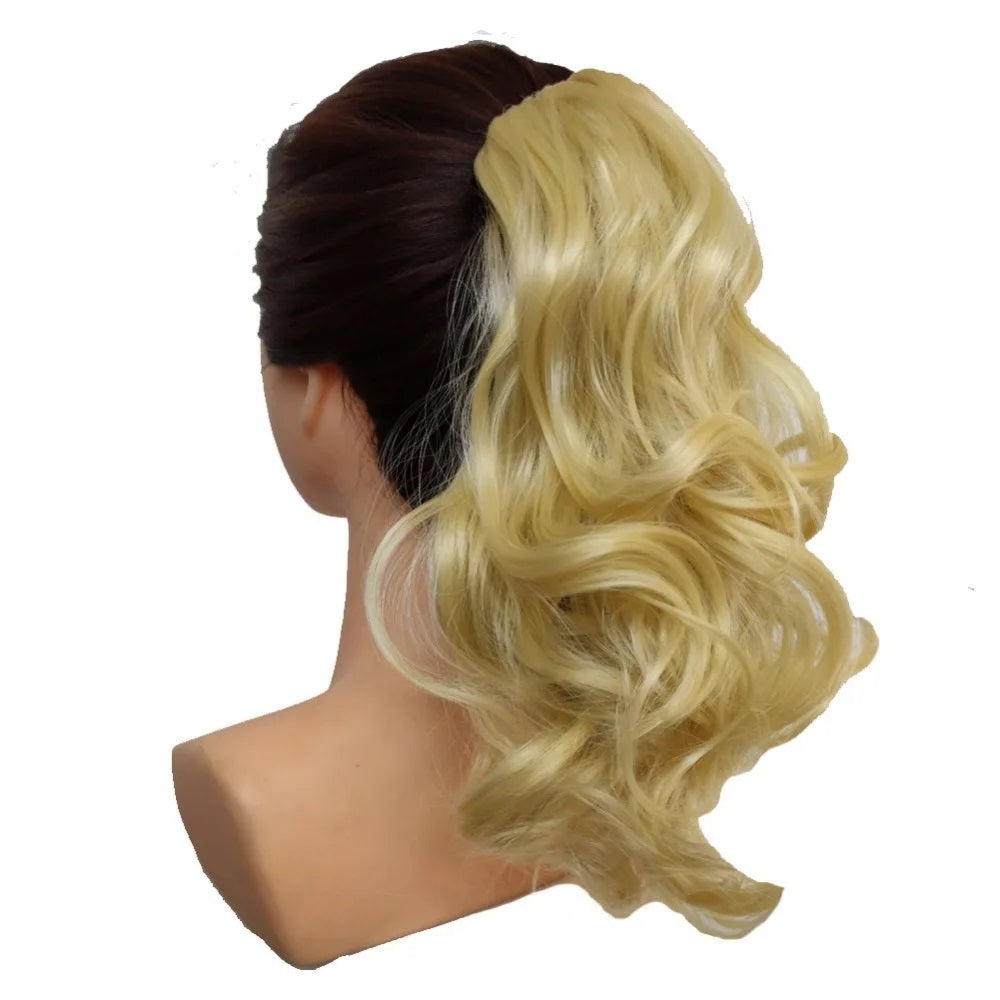 Coada par Blond cenusiu, ondulata, cu cleste