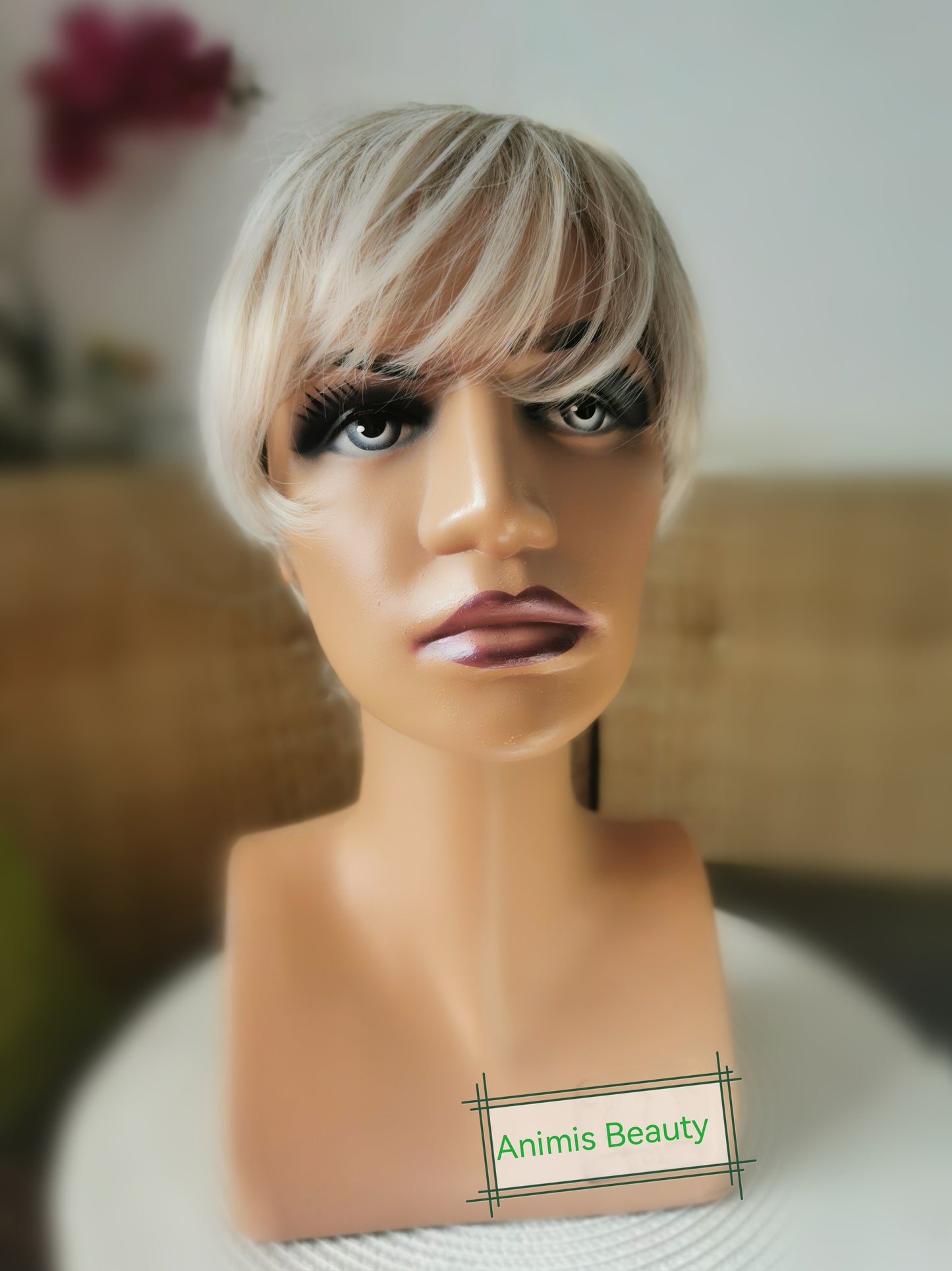 Peruca scurta Blond Cenusiu Suvitat, par drept