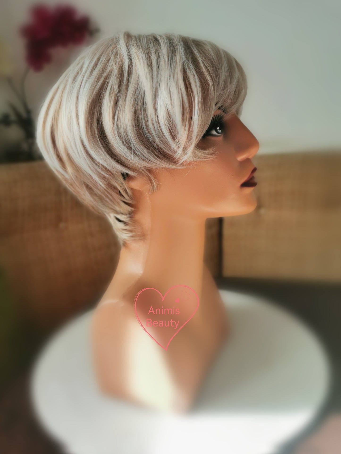 Peruca scurta Blond Cenusiu Suvitat, par drept