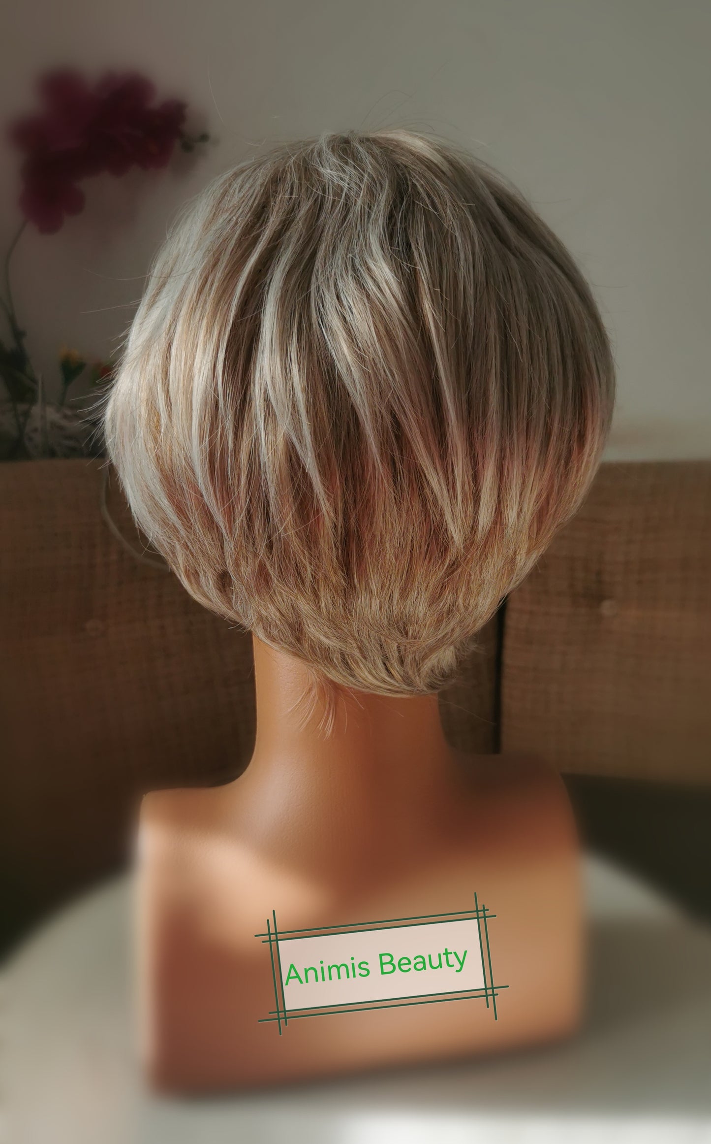 Peruca scurta Blond Cenusiu Suvitat, par drept