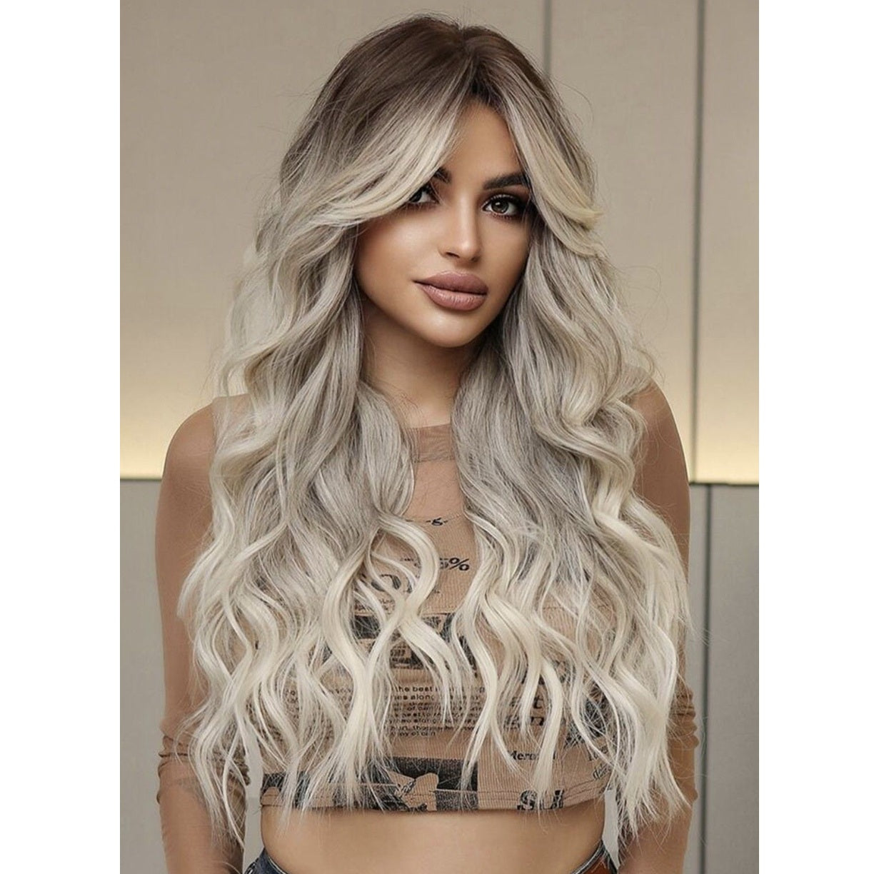 Peruca Blond Cenusiu suvitat, par lung ondulat, cu breton, 65 cm