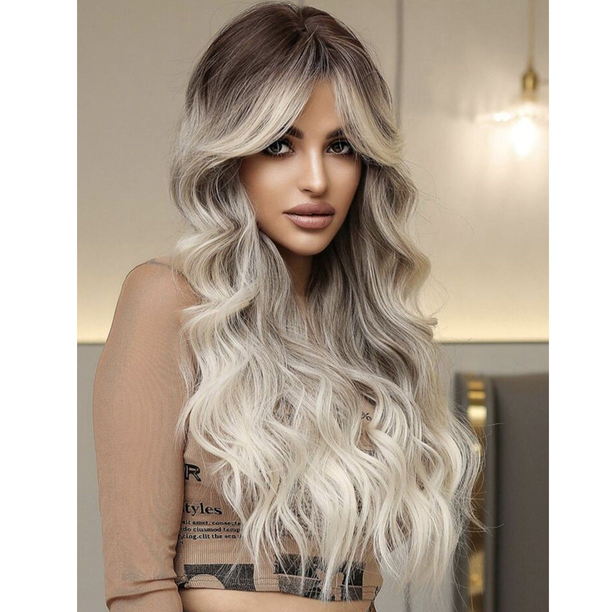 Peruca Blond Cenusiu suvitat, par lung ondulat, cu breton, 65 cm