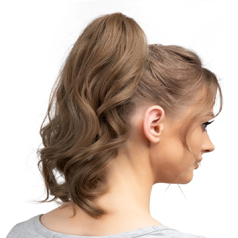 Coada par Blond inchis, ondulata cu suvita laterala