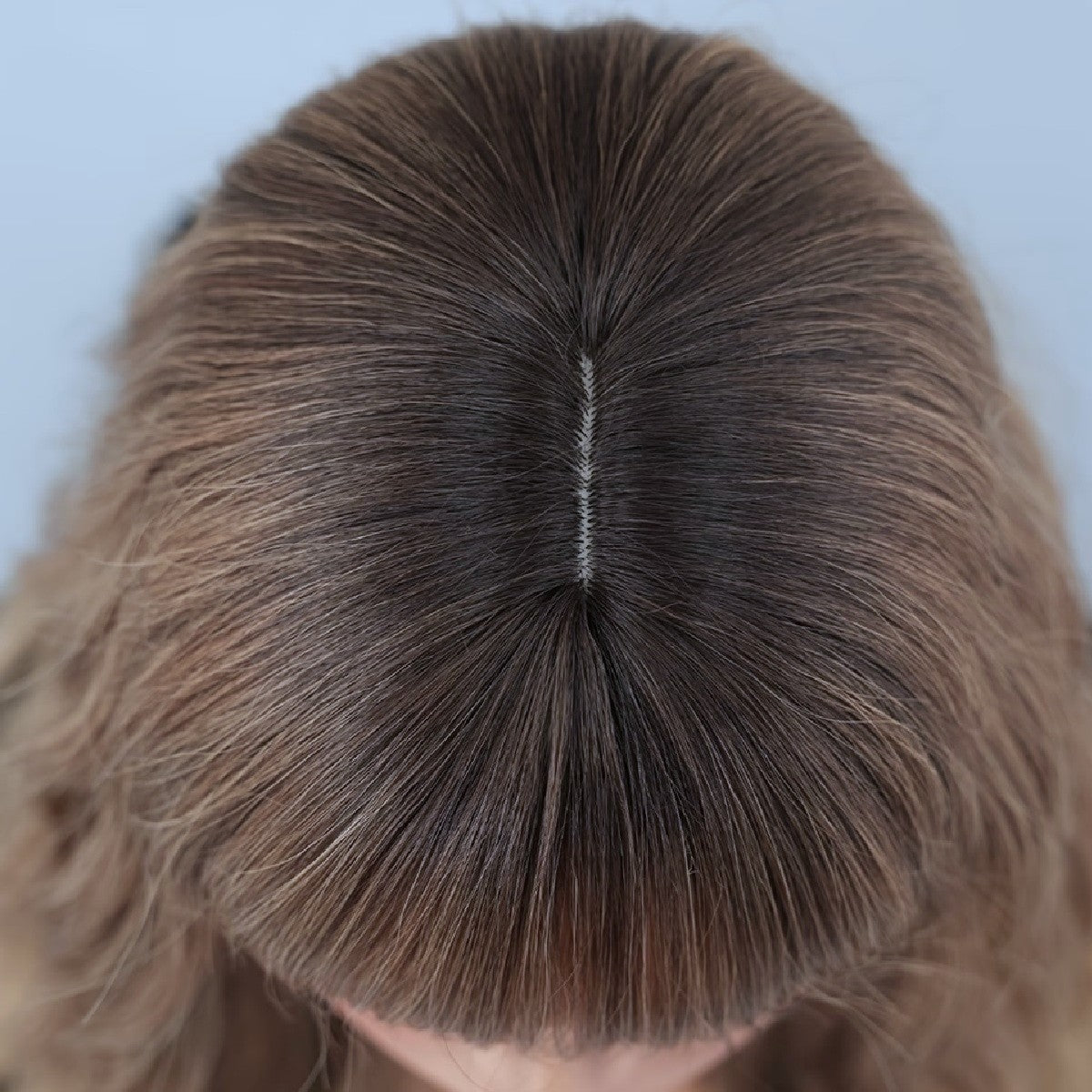 Peruca Blond Nisipiu Ombre, par mediu ondulat, cu breton, 57 cm