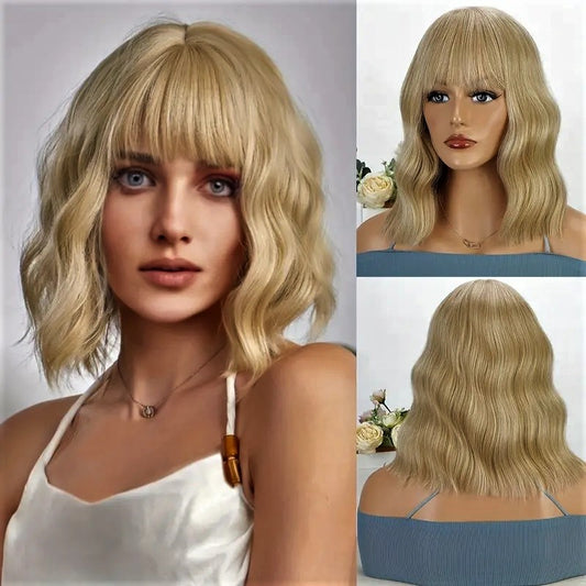 Peruca Blond Nisipiu, par bob ondulat, cu breton, 36 cm