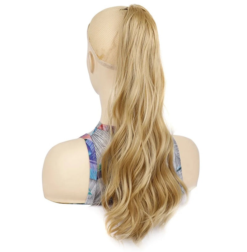 Coada par Blond Nisipiu, ondulata cu cleste