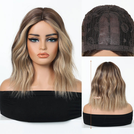 Peruca Blond Nisipiu Suvitat, par mediu ondulat, cu breton, 40 cm